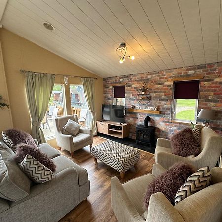 Luxury Lakeside Lodge L1 With Hot Tub Situated At Tattershall Lakes Country Park 外观 照片
