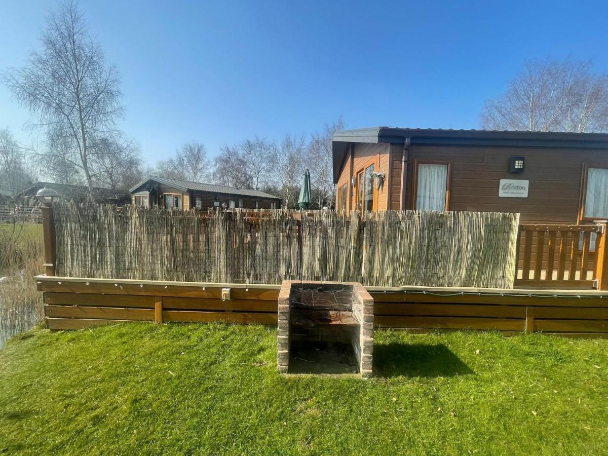 Luxury Lakeside Lodge L1 With Hot Tub Situated At Tattershall Lakes Country Park 外观 照片