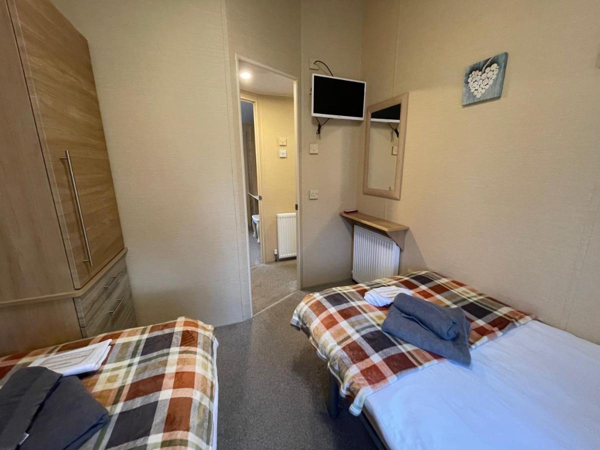 Luxury Lakeside Lodge L1 With Hot Tub Situated At Tattershall Lakes Country Park 外观 照片