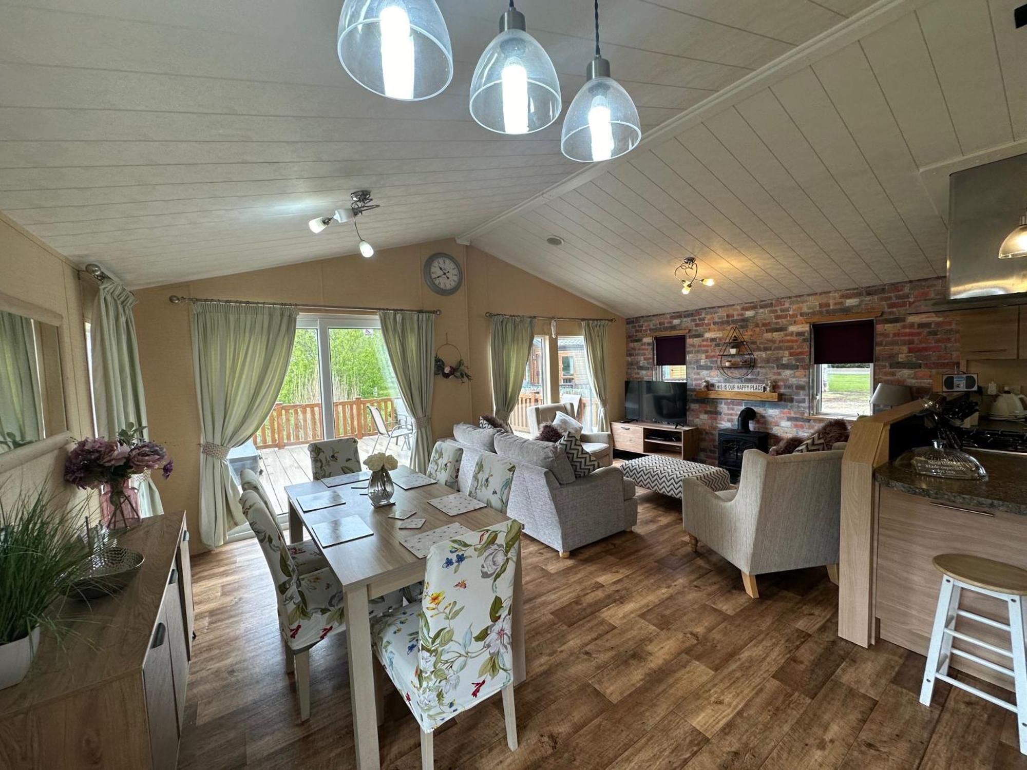 Luxury Lakeside Lodge L1 With Hot Tub Situated At Tattershall Lakes Country Park 外观 照片